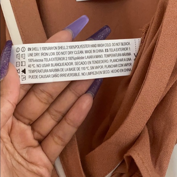 TAN WRAPAROUND WHITE DETAIL BELL SLEEVE NWT - Picture 5 of 8